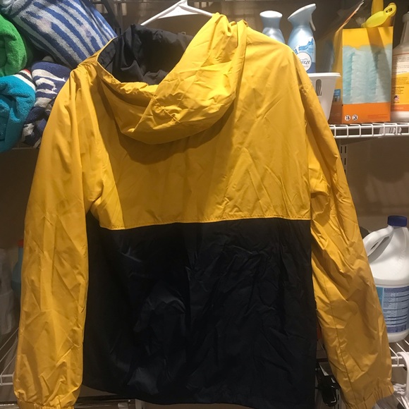 Tommy Hilfiger rain jacket/windbreaker - Picture 2 of 2